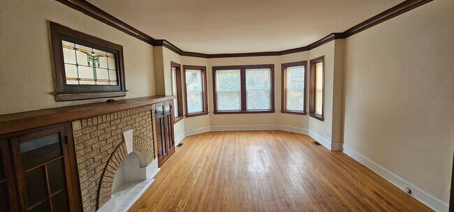 Photo - 5525 W Dakin St Unit 1