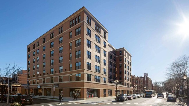 Building Photo - 1 bedroom in Chicago IL 60613 Rental