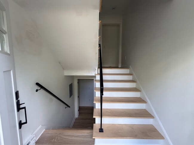 Building Photo - 35 Hooker St Rental