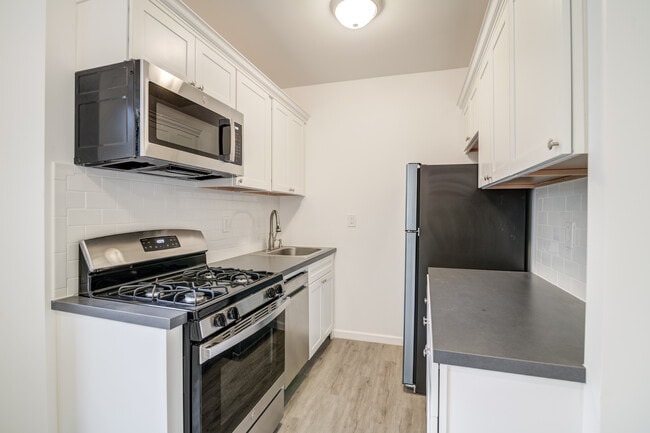 Kitchen - 4.5 Rm, 2 Bd, 1 ba