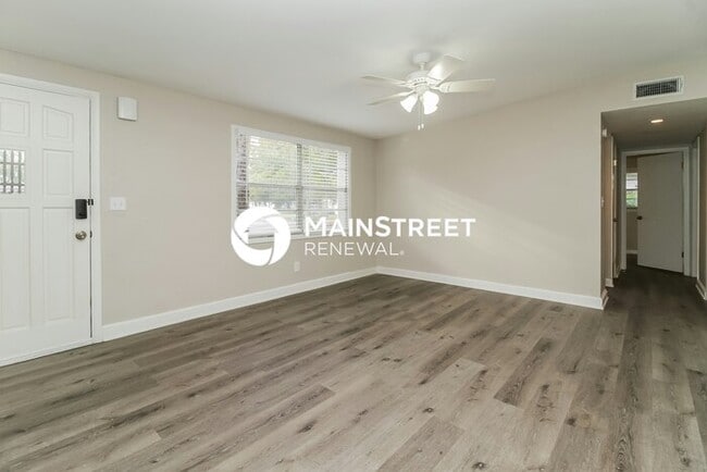 Photo - 3 Bedroom Pet-Friendly Home in Longwood, FL with Main Street Renewal