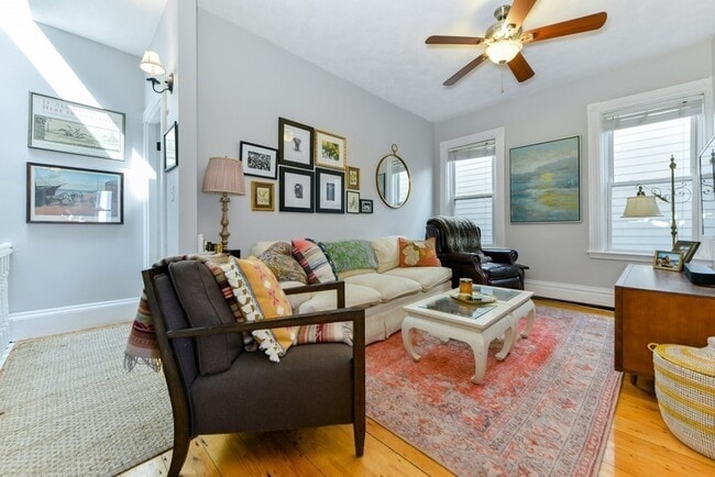Photo - 240 W Fifth St Unidad 3 Rental
