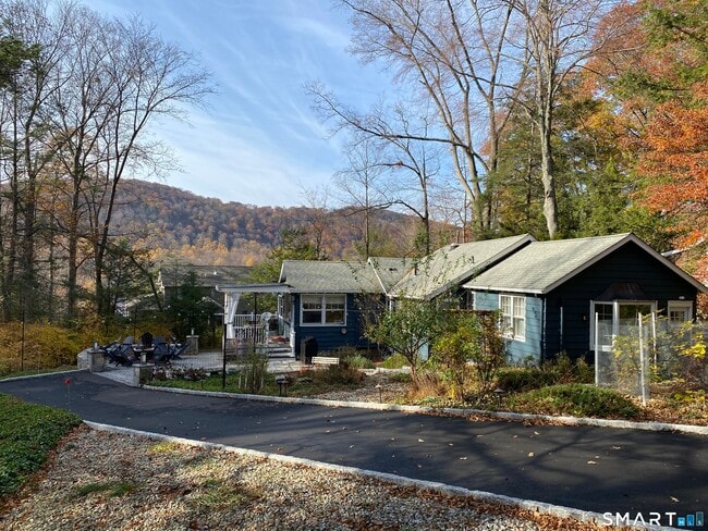 Building Photo - 14 Club Dr