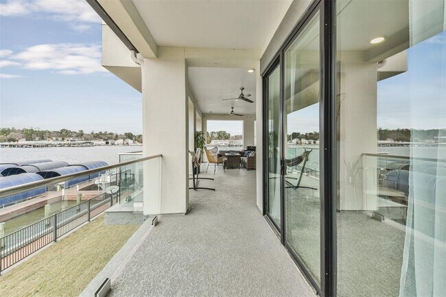 Photo - 199 Waterpoint Court Unidad 106