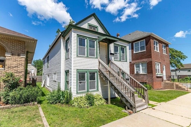 Photo - 2604 Schrage Ave