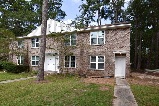 Building Photo - 306 Crestview Dr Rental