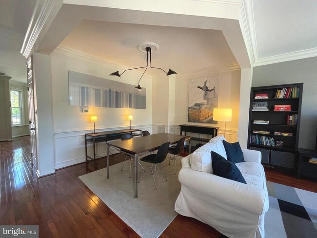 Photo - 102 Lounsbury Pl