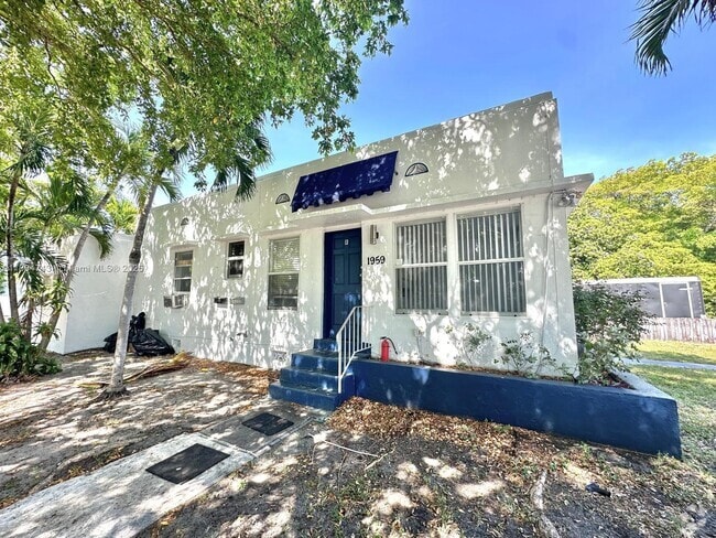 Building Photo - 1959 Funston St Unit B Rental