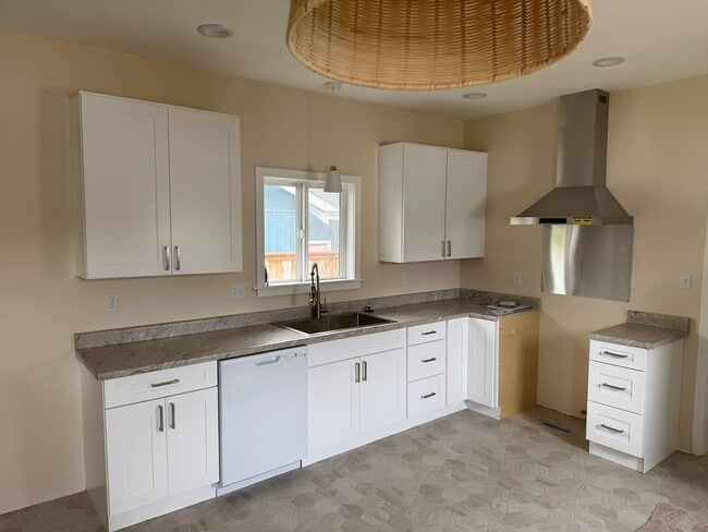 Photo - Coastal Modern Bungalow Near Henderson Center