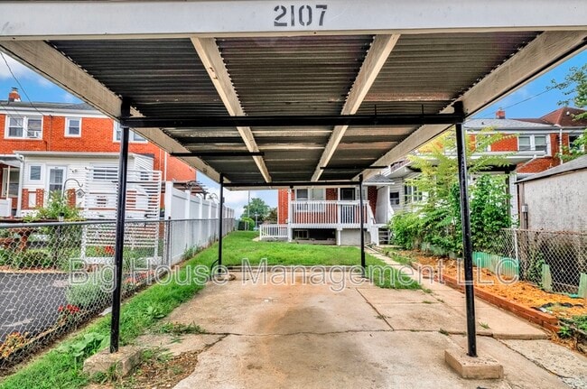 Photo - 2107 Hawthorne Rd
