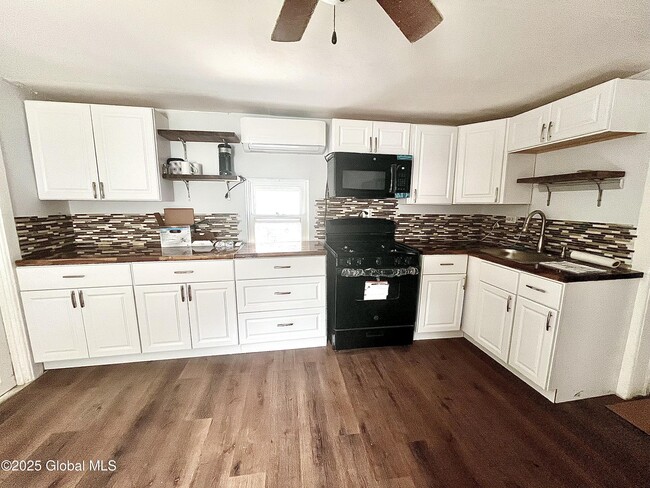 Photo - 146 S Main St Apartment Unit 2