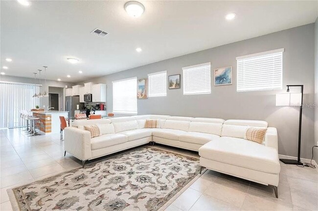 Photo - 7243 Oakmoss Loop
