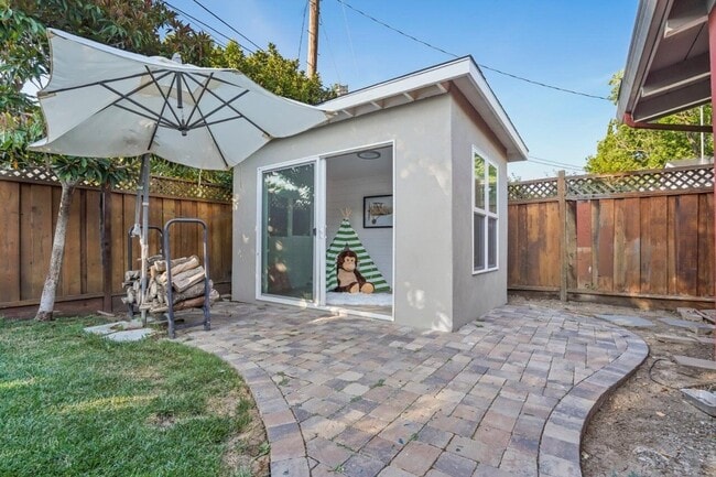 Photo - 2417 Johnson Pl