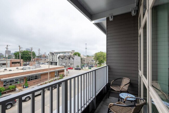 Photo - 211 W Mineral St Unidad ID1379007P