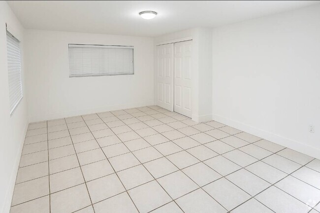 Building Photo - 3292 SW 24th St Unit 1 Rental