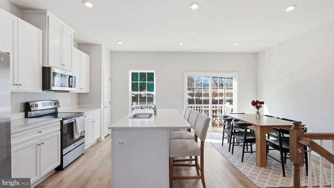 Building Photo - 1790 Scenic Lp