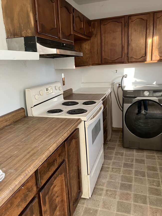 Photo - 449-980-980 Hixon Ln