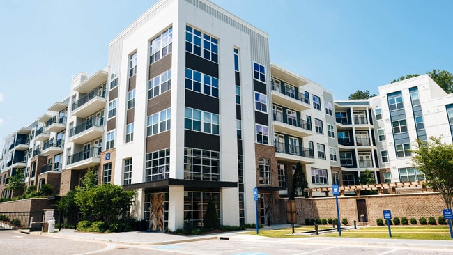 Building Photo - Juniper Sandy Springs Rental