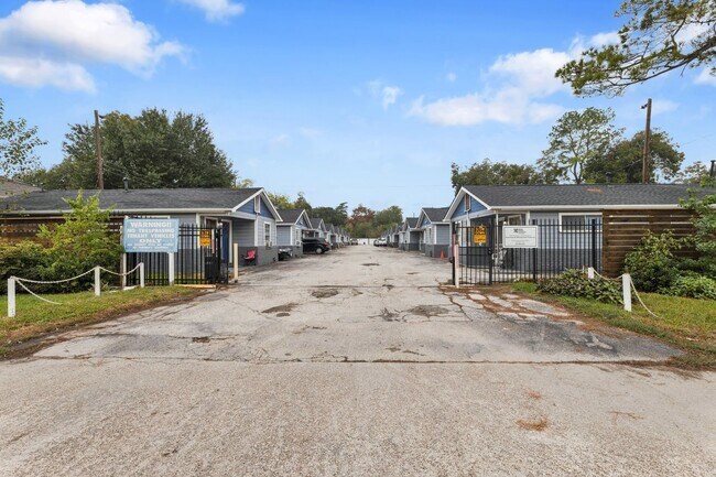 4203 Hirsch Rd Unit 11
