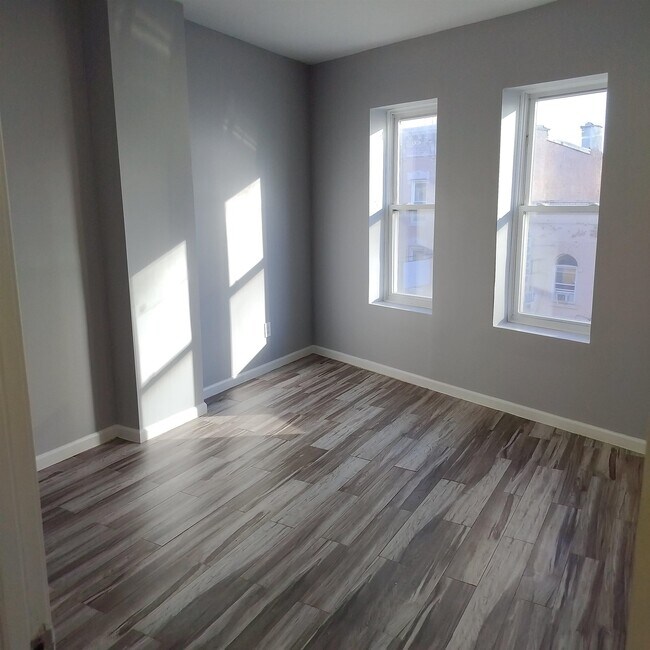 Photo - 644 Newark Ave Unidad 4