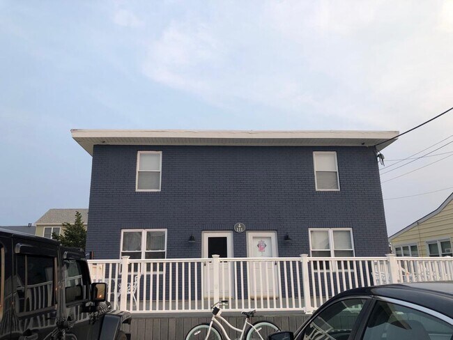 Front - 111 22nd Ave Unit 2