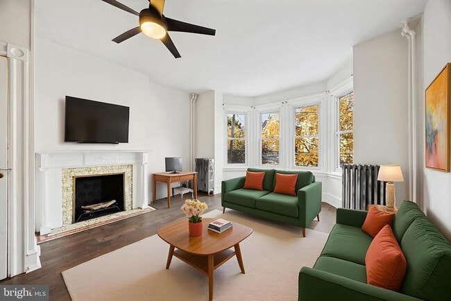 Building Photo - 4922 Hazel Ave Unit 2