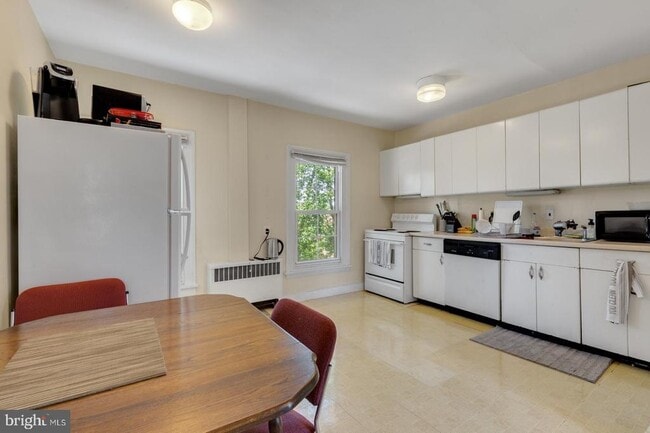Photo - 350 Green Ln Unit 2R