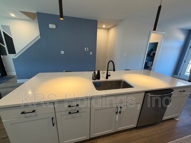 Photo - 2027 Melbourne St