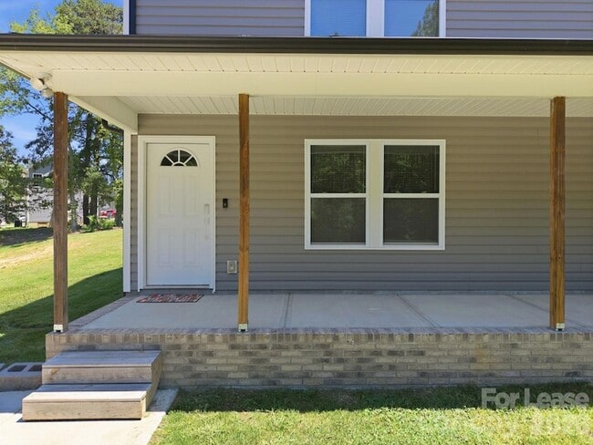 Photo - 1363 Ontario Dr