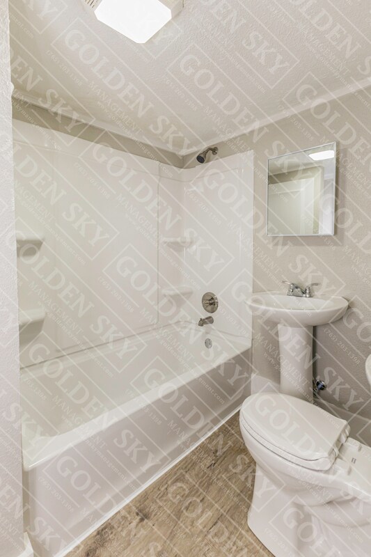 Photo - 415 W 9th St