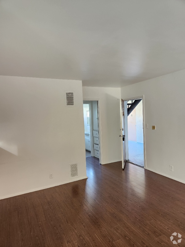 Building Photo - 1538 N Detroit St Rental