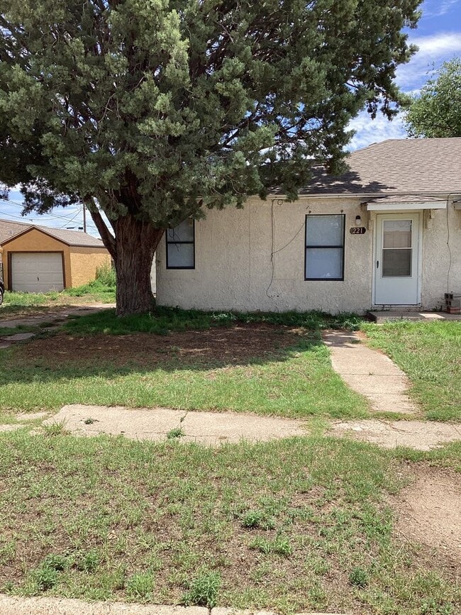Photo - 221 S Avenue J House