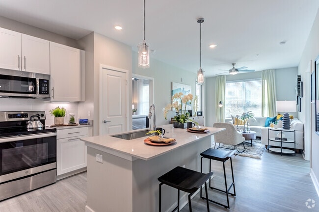 2BR, 2BA - 1023 SF