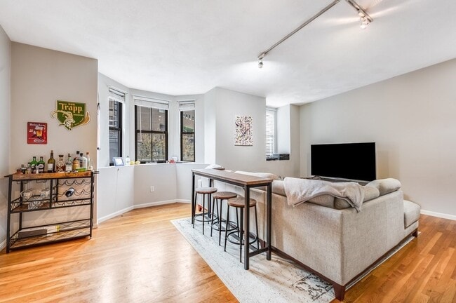 Photo - 102 E Brookline St Unidad 4