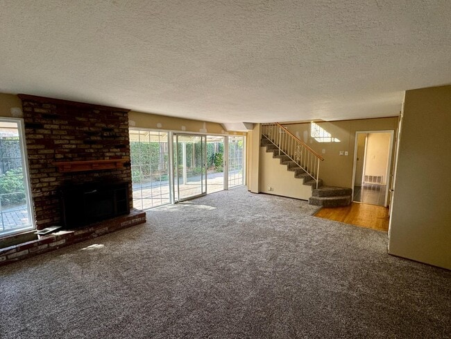 Photo - 5059 Bel Estos Dr