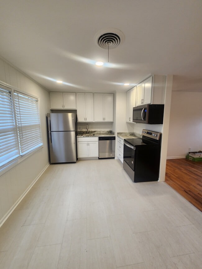 Photo - 235 Barrett St