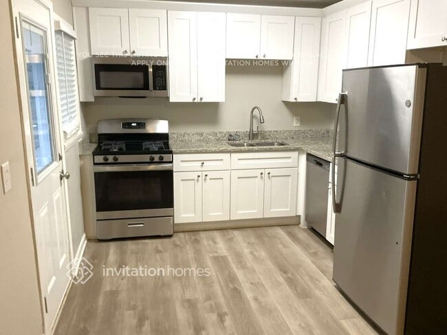 Photo - 544 Oakside Dr SW