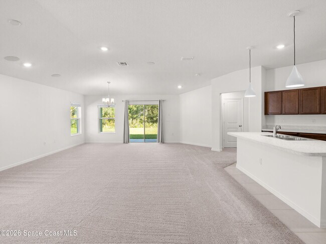 Photo - 2192 Vinifera Dr