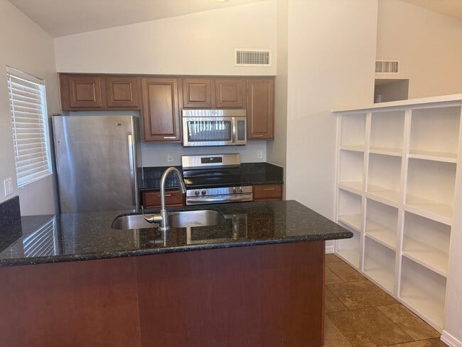 Photo - 2527 S Maple Ave