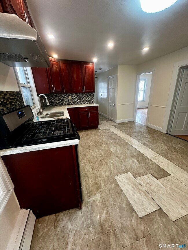 Photo - 147 Helen St Unit 2