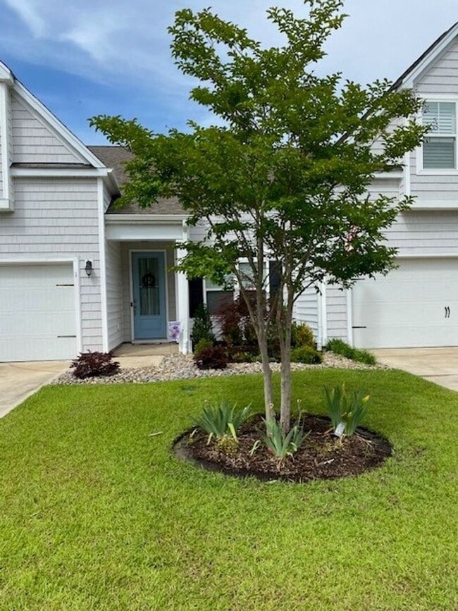 Building Photo - Welcome to this fully furnished 3-bedroom, 3-bathroom townhouse located in the vibrant Hawkeswate...