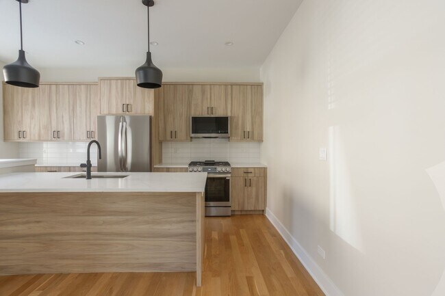 Photo - 1402 W Belden Ave Unit 1