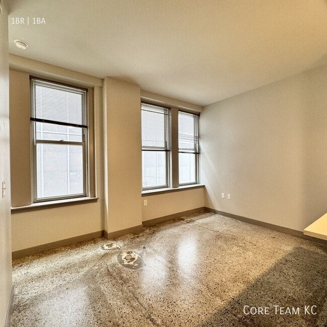 Photo - 306 E 12th St Unit 1003