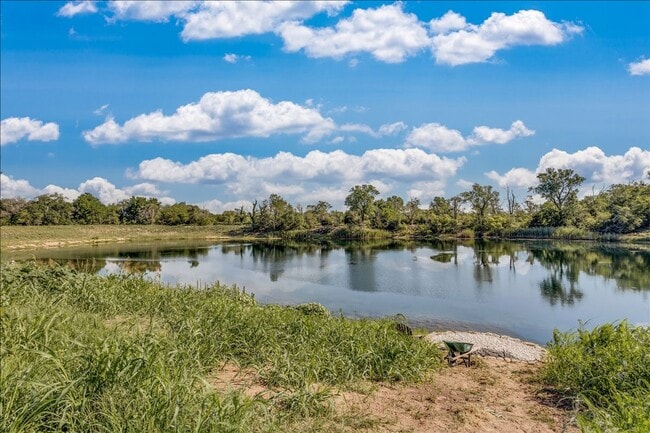 Photo - BEAUTIFUL 5 BEDROOM HOME  WITH LAKE VIEW A...