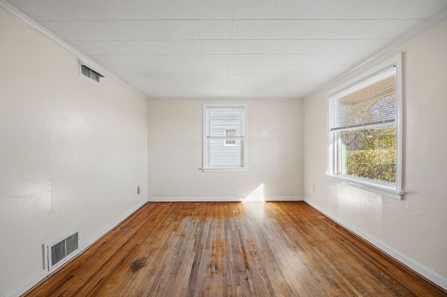 Photo - Charming 3 Bedroom Rancher in Lakeside