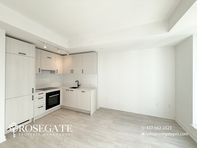 Photo - Modern 1-Bedroom Condo with Private Balcony & Premium Amenities – North York Unité 2404