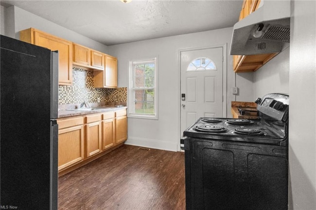 Photo - 15416 Waterloo Rd