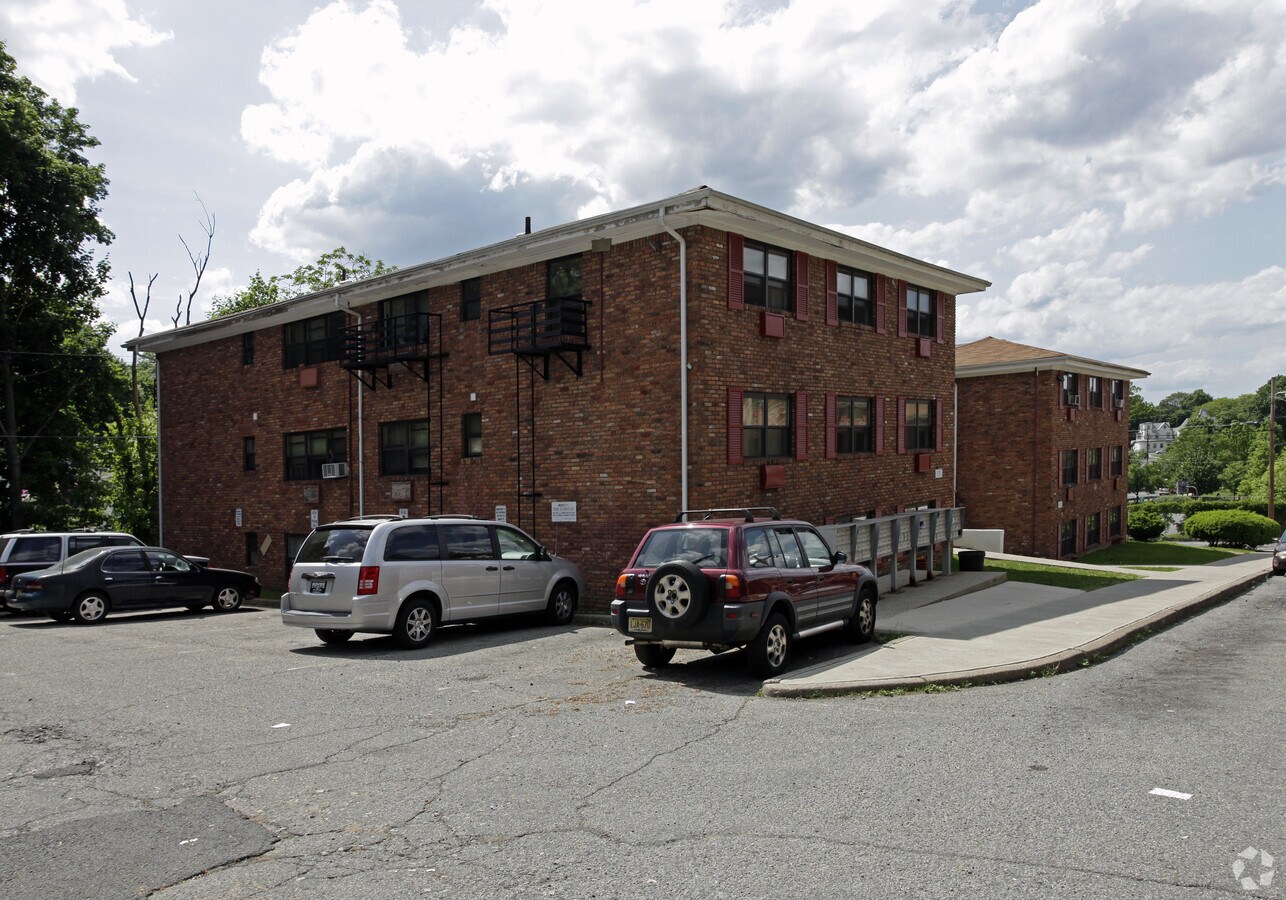 Building - Dover Hills Apartments