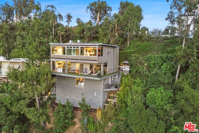 Building Photo - 9416 Beverlycrest Dr