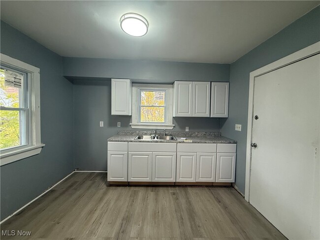 Photo - 11205 Notre Dame Ave Unit Down